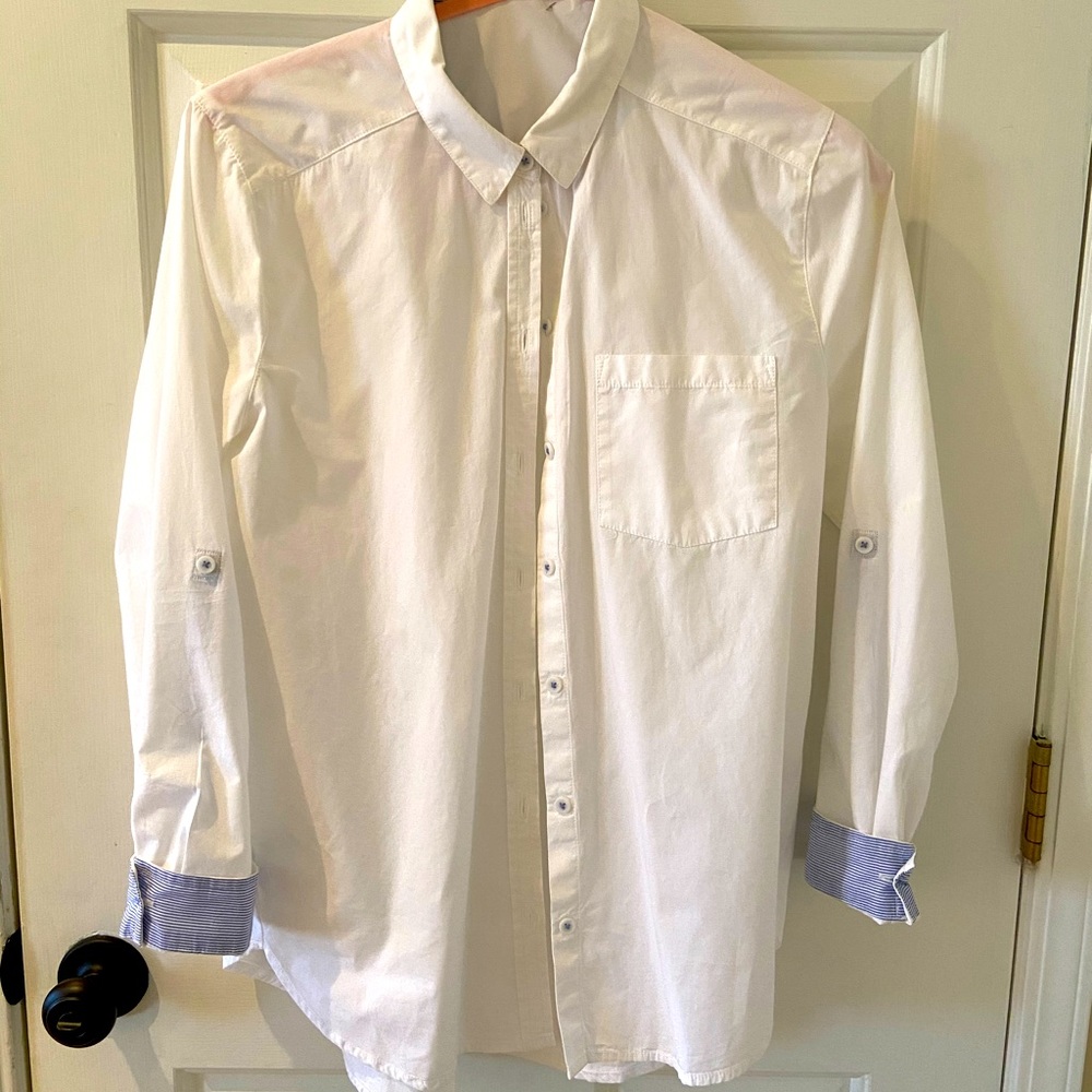 Beachlunchlounge whir and blue stripe button top.